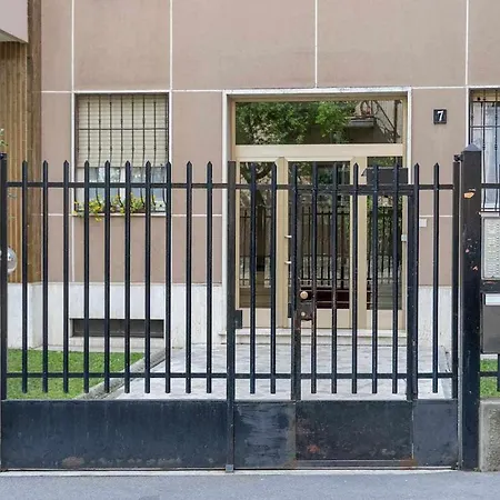 - Parking And Comfort - Spacious Up To 8 Pax * Milan
