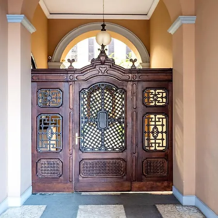 Rent Apartment - Duomo Brera - Elegant Suite In Design District *