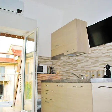 Shopping Street Apartment Milan