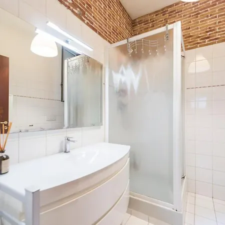 Cathedral Apartment *