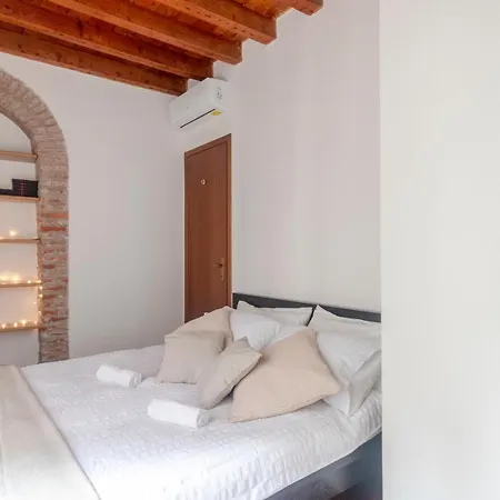 Apartment Favoloso Rustico Nel Cuore Di Brera Milan
