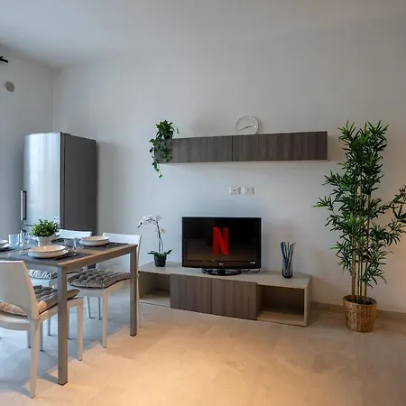 Free Parkinga Due Passi Da Navigli Con Balcone Apartment Milan