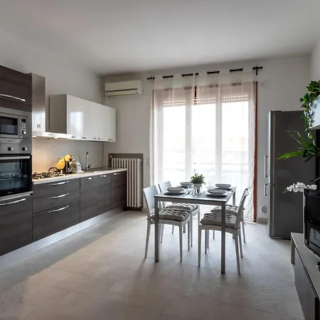 Free Parkinga Due Passi Da Navigli Con Balcone Apartment Milan