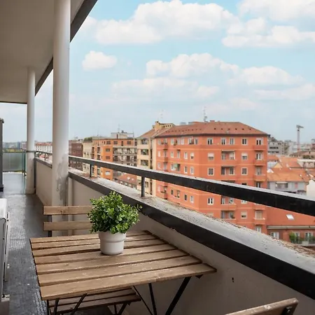 Free Parkinga Due Passi Da Navigli Con Balcone Milan