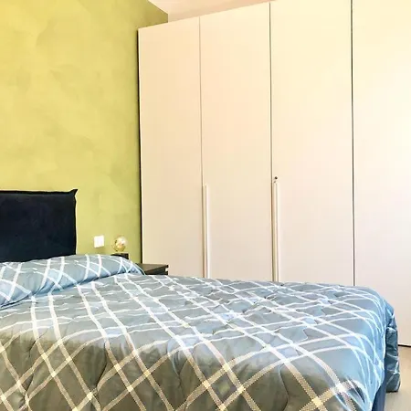 Porta Romana Brand New Flat 4pax Wifi *