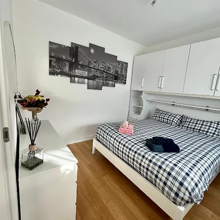 The Small White House In Apartment Milan