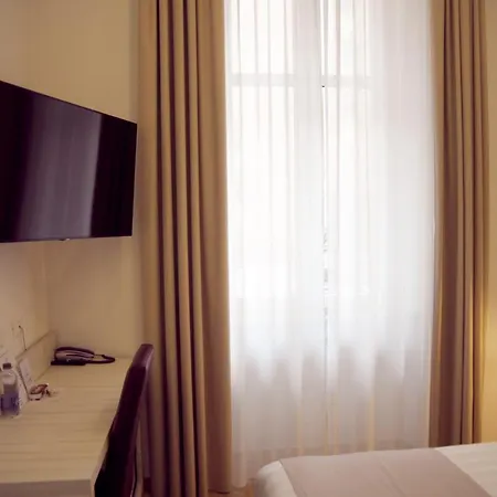 Fioralba Hotel 2*