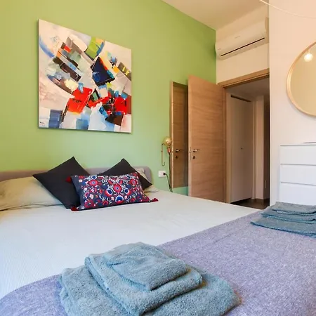 Modern Close To Shopping District شقة *