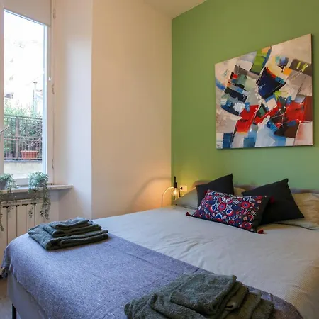 Modern Close To Shopping District شقة