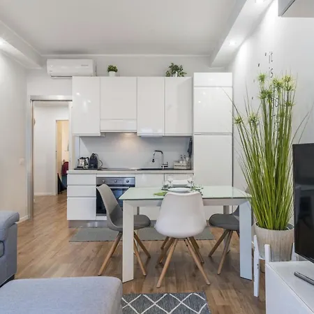 Easylife: Modern Trilocale In Gioia-porta Nuova Apartment