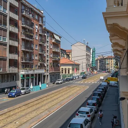 Appartamento Renovated Flat Imbriani 8 *