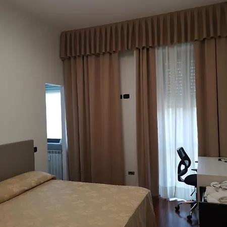 Station Group - Via Sammartini 15 4*