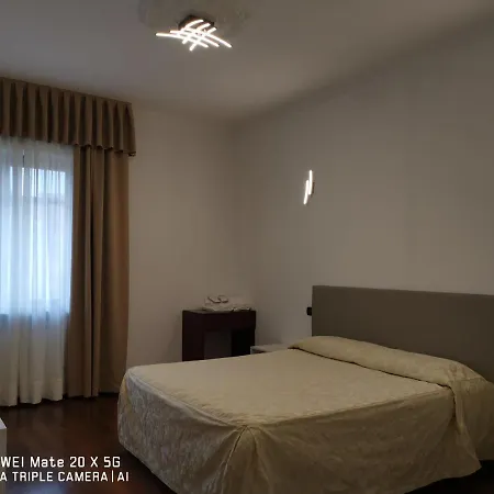 Station Group - Via Sammartini 15 Guest house *