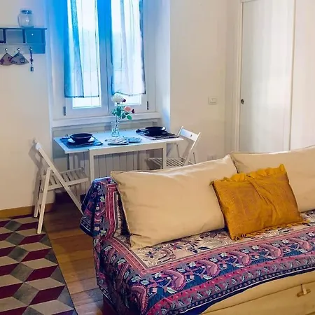 Ampola “flamingo” Apartment Milan