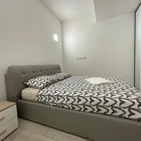 New In Central Apartment