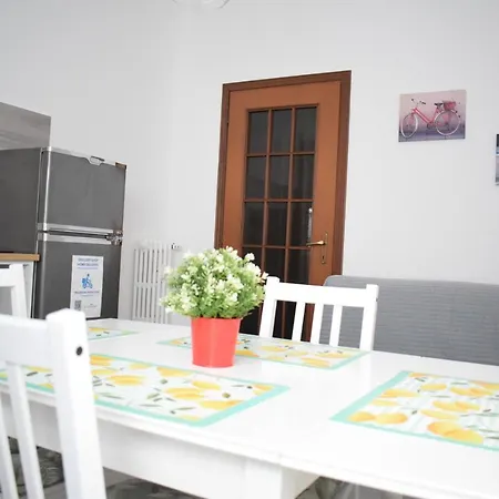 L'arche Comfort&relax - Gambara Square Di Via Palma شقة