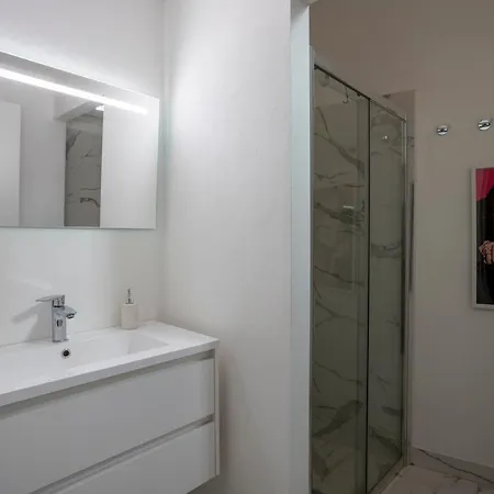 Apartment Duomo 15 Minuti A Piedi Luxury*wifi*netflx Milan