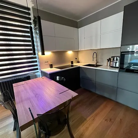 Apartment Lr Deluxe - Fondazione Prada - Metro M3 *