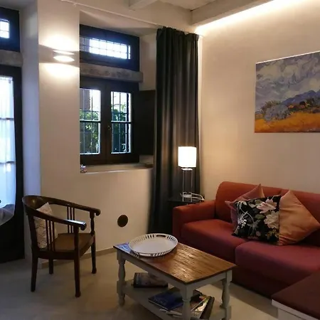 Apartment Naviglio Grande In Milan