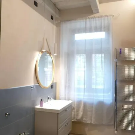 Naviglio Grande In Apartment Milan
