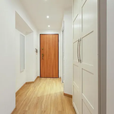 Guesthost - In The Heart Of Milano! Apartament *