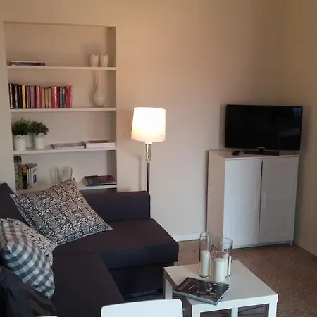 Via Custodi Apartament *