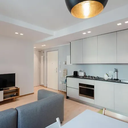 Easylife: Modern Near Porta Venezia And Indro Montanelli Park Milan