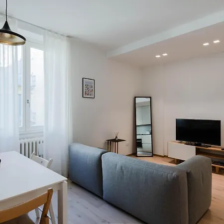 Apartment Easylife: Modern Near Porta Venezia And Indro Montanelli Park Milan