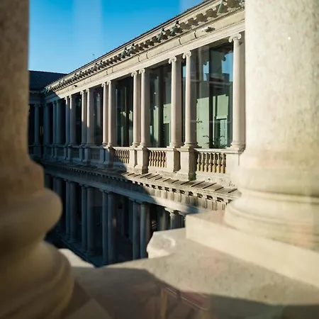 Portrait - Lungarno Collection Отель Милан