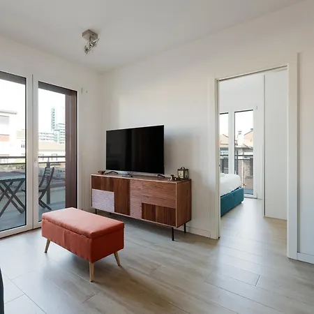 Renovated Politecnico Terrace Apt Апартаменты Милан