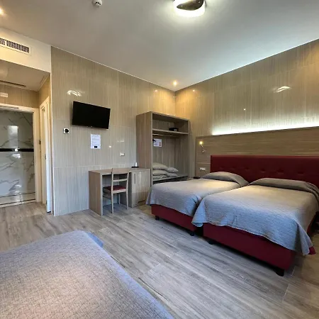Midway Hotel 3*