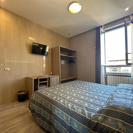 Midway Hotel 3*
