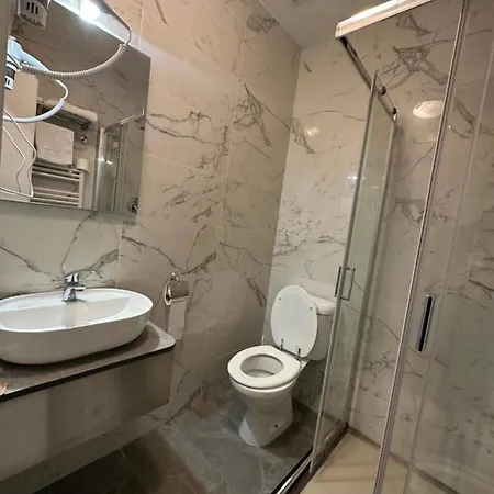 Hotel Midway 3*