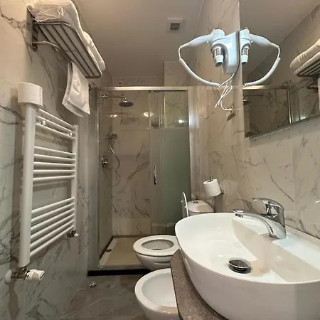 Midway 3* Milán
