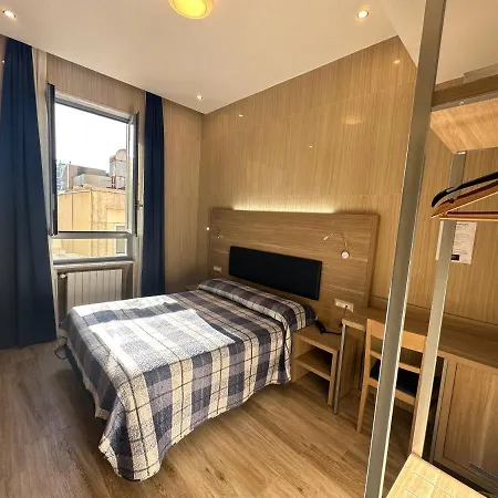 Hotel Midway 3*