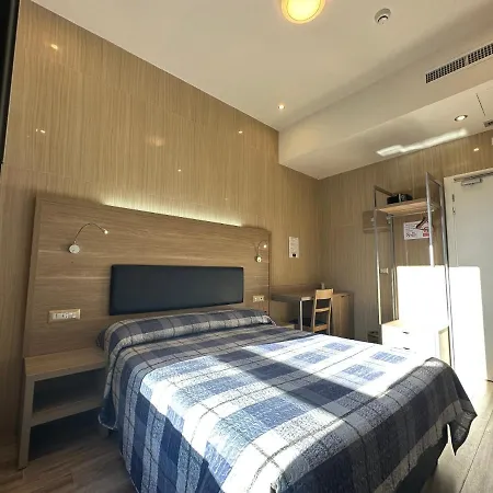 Hotel Midway 3*