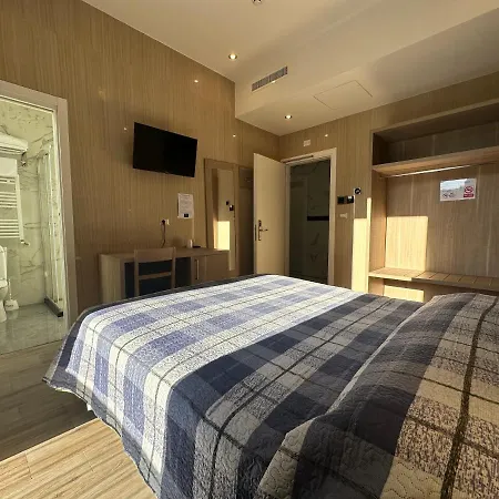 Midway Hotel 3*
