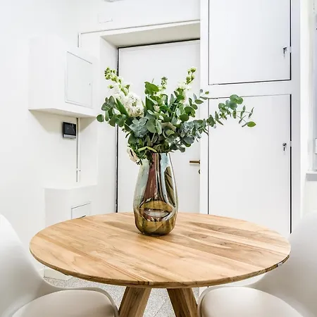 Apartment Beplace In Porta Garibaldi