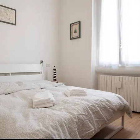 Joivy Classic Flat Near Basilica Di Sant'ambrogio Mediolan