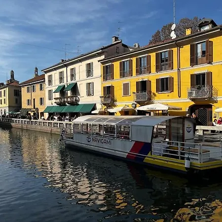 Naviglium Darsena Apartment