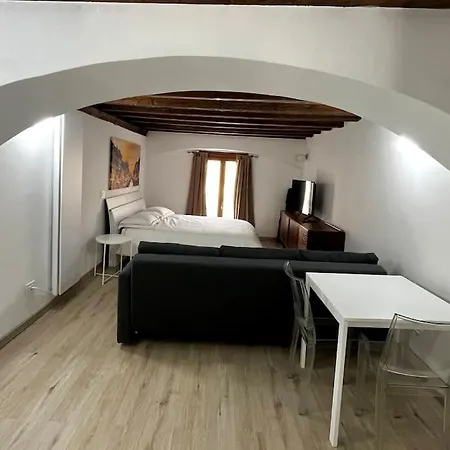 Naviglium Darsena Apartment