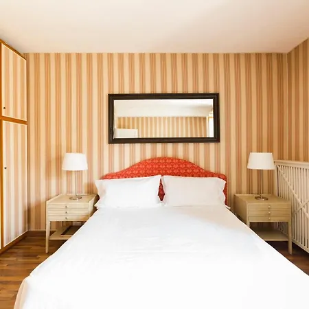 Montenapoleone - Sant Andrea Charme Penthouse Apartment Milan