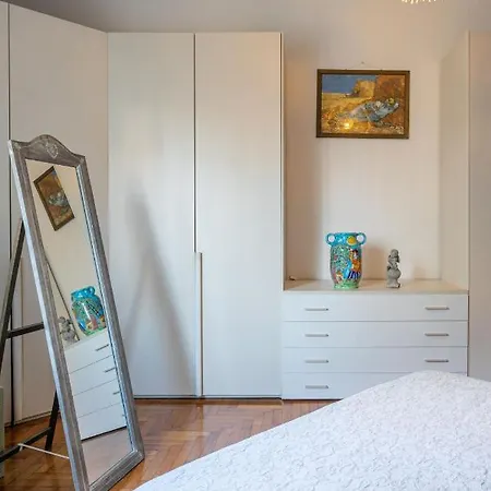 Segrino, Elegant In The Heart Of The Isola District Apartamento