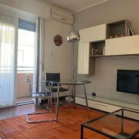 Apartment Insubria Urban Flat -fast Wifi-15 Min To Center