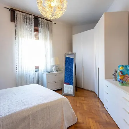Segrino, Elegant In The Heart Of The Isola District Apartamento
