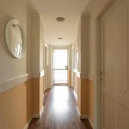 Montenapoleone - Sant Andrea Charme Penthouse Apartment Milan