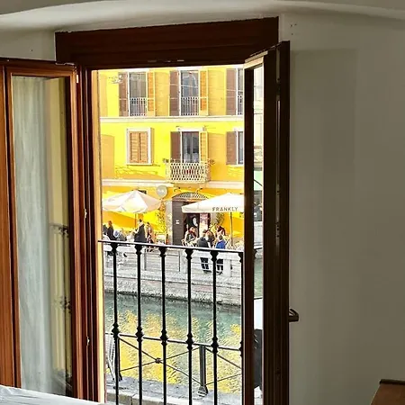 Naviglium Darsena Apartment Milan