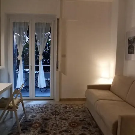 Smart Porta Venezia Fashion District Apartment