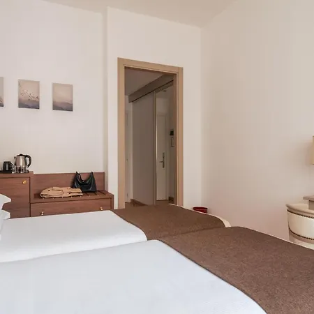 Palazzo Porta Romana 4*