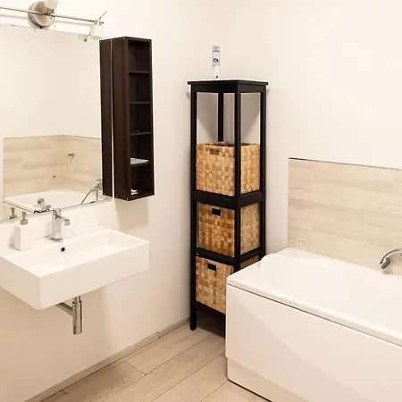 아파트 Elegante E Spazioso Quadrilocale In Porta Venezia